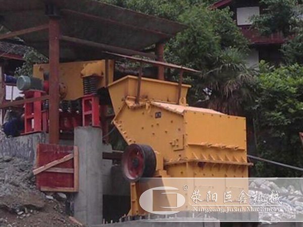 第三代制沙機生產(chǎn)現(xiàn)場 第三代制沙機生產(chǎn)現(xiàn)場