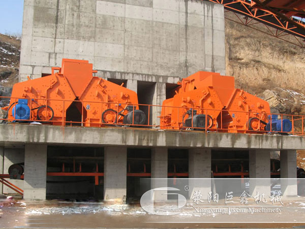 鵝卵石制沙機(jī)生產(chǎn)現(xiàn)場(chǎng) 鵝卵石制沙機(jī)生產(chǎn)現(xiàn)場(chǎng)