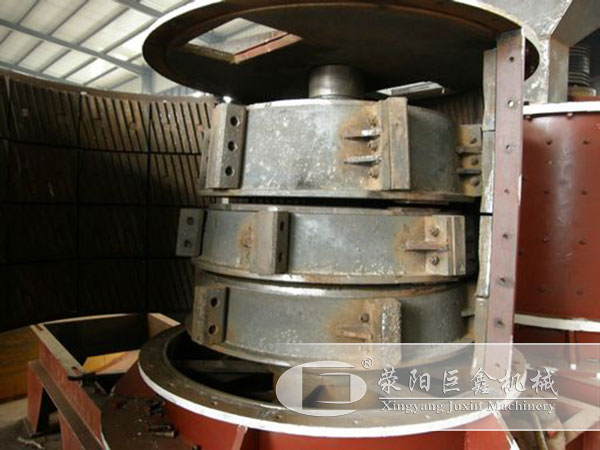 復(fù)合式制沙機(jī)背部結(jié)構(gòu)展示 復(fù)合式制沙機(jī)背部結(jié)構(gòu)展示