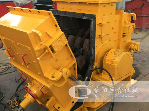 可逆式破碎機液壓開啟展示圖 可逆式破碎機液壓開啟展示圖