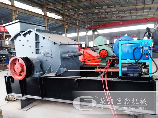 液壓開箱式制沙機(jī)車間實拍