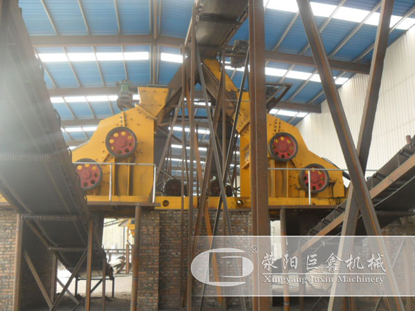 煤炭破碎機(jī)安裝現(xiàn)場(chǎng) 煤炭破碎機(jī)安裝現(xiàn)場(chǎng)