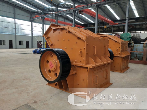 風(fēng)化石制沙機(jī)生產(chǎn)車(chē)間